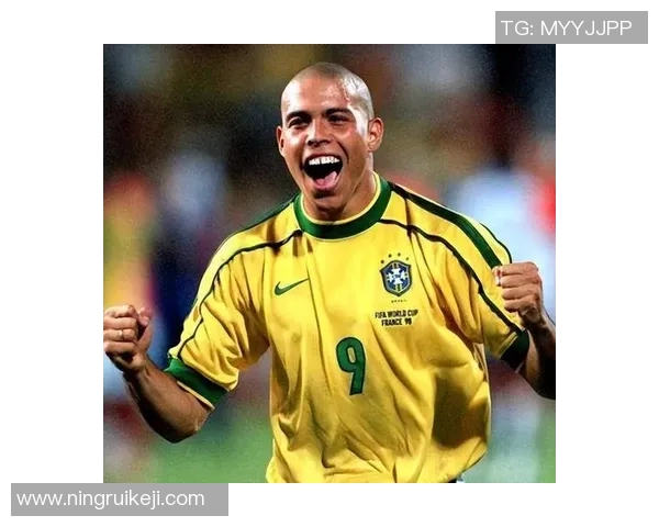 罗纳尔多从绿茵少年到传奇巨星展现足球艺术与奋斗精神的辉煌历程